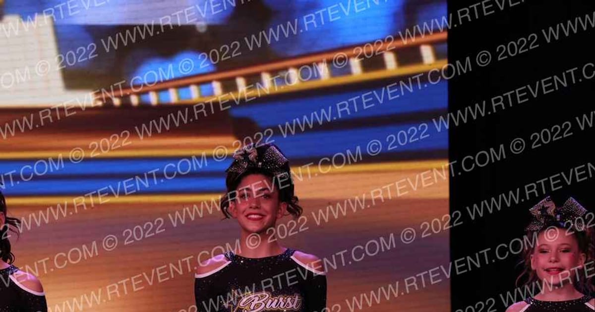 Gravity Cheer Starbursts · Foxwoods