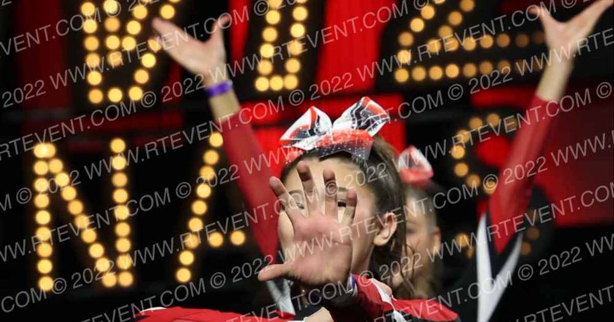BMHS BEARS VARSITY CHEER · FRIDAY SCHOOL Nationals