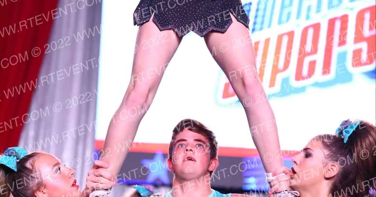 Blackout Athletics Sh4de · American Superstarz Raleigh