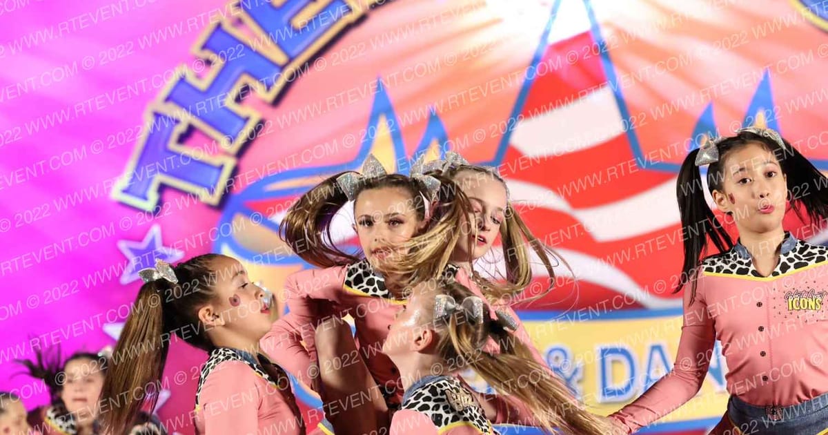 West Coast Icons Glitzy · The American Masterpiece