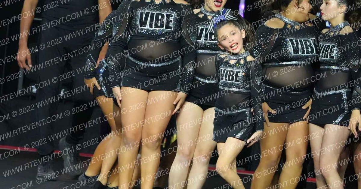 VIBE CHEER LADY RAGE · SUNDAY MONDAY NA Nationals