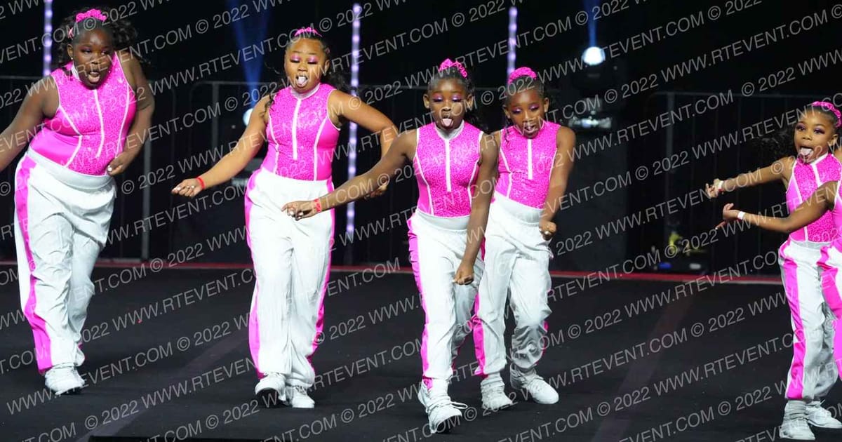 SAVAGE ROYALTY DANCE COMPANY HYPHY GIRLZ · SUNDAY MONDAY NA Nationals
