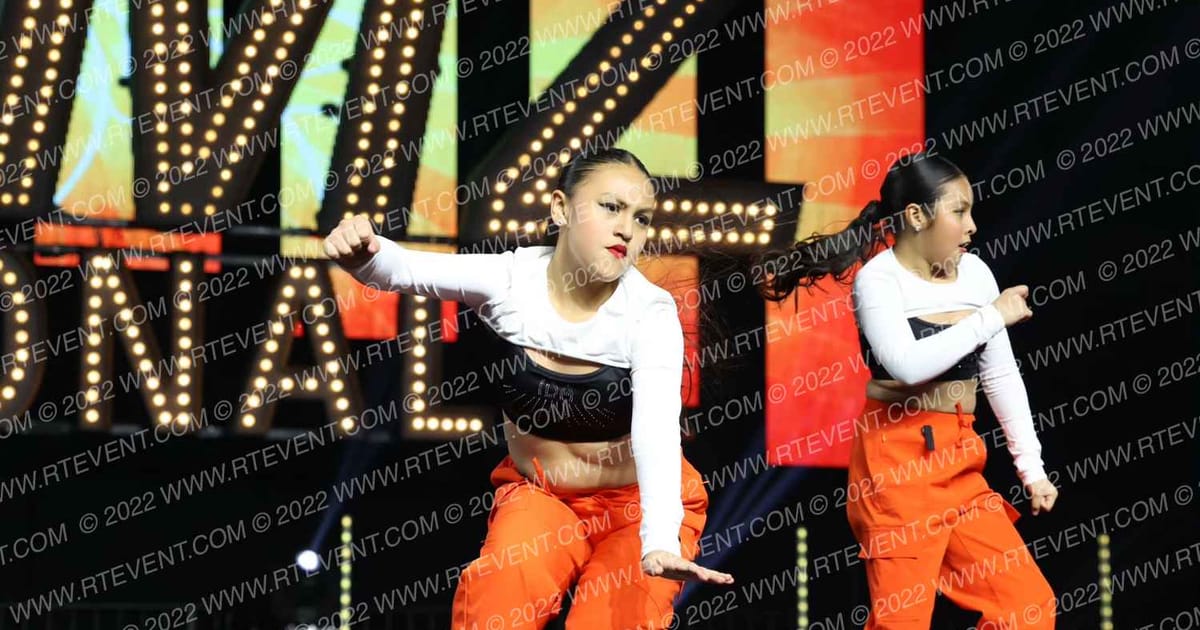 ITALIAS  SHIMMY SHAKERS · SUNDAY MONDAY NA Nationals