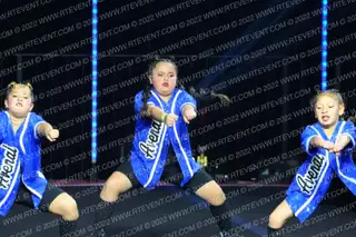 AVENAL YOUTH CHEER PEEWEES