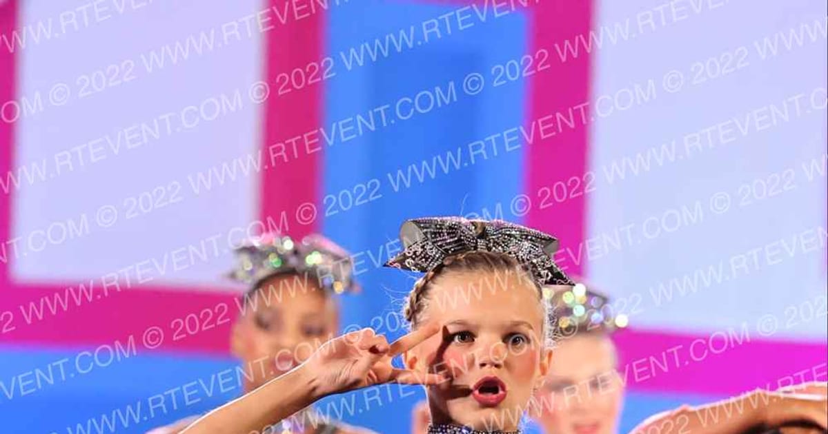 Designer Athletics MATERIAL GIRLS · Aloha Concord Showdown