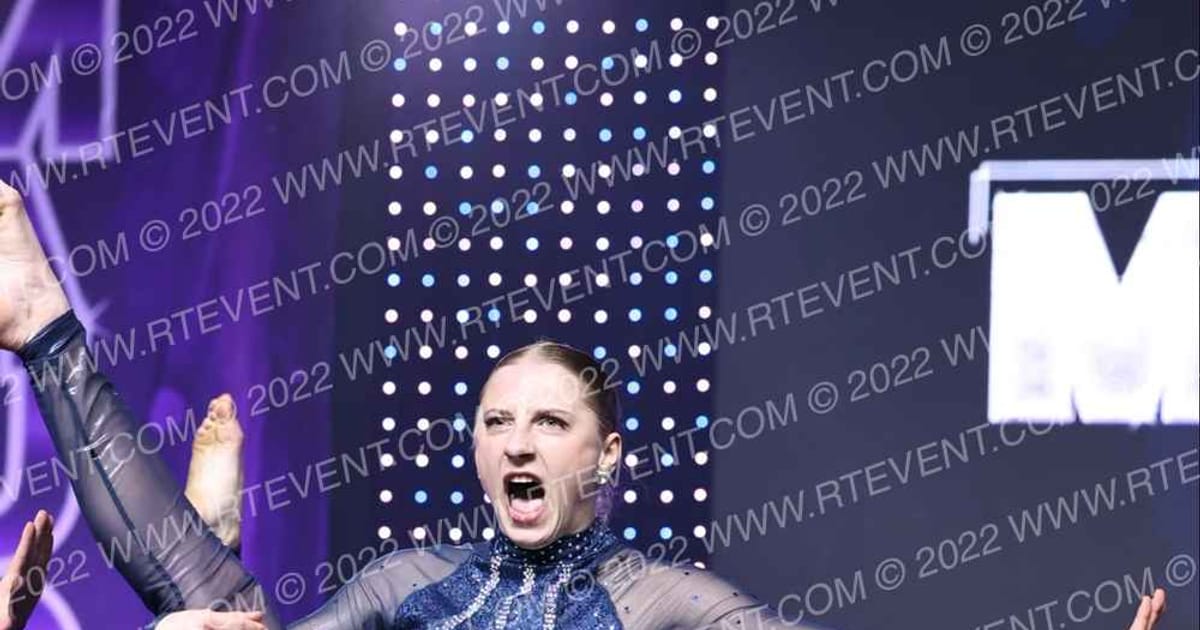 Foursis Dance Academy Too Far · Dance MAJORS