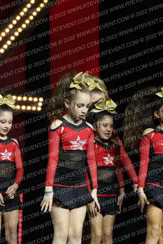 STARSTRUCK SHOWSTOPPERS
