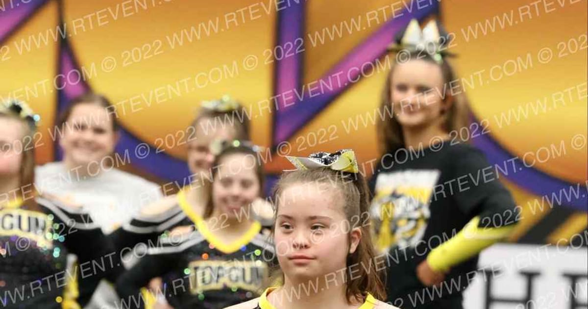 Top Gun Pittsburgh Shining Stars · Red Hot Cheer and Dance Competition