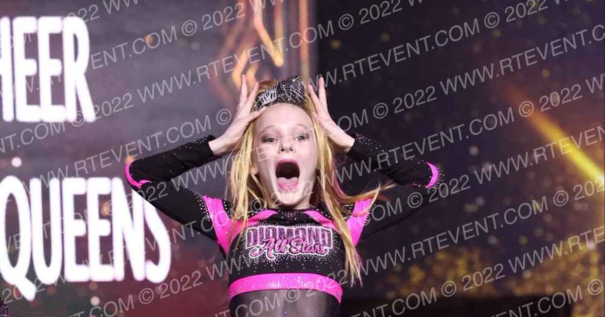 Diamond All Star Cheer Mini Queens · Gold Rush Chicago