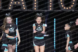 CHEER SPORT WHITE CHEEK SHARKS