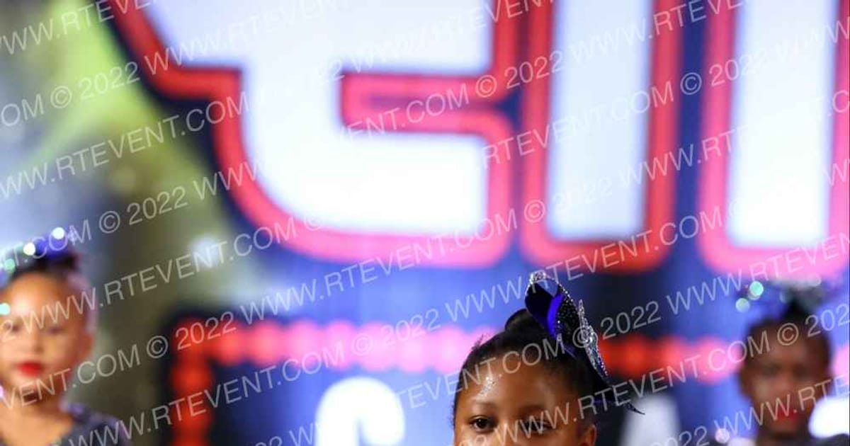 Charlotte Ultimate Cheer Tiaras · Encore Concord Showdown DIDII