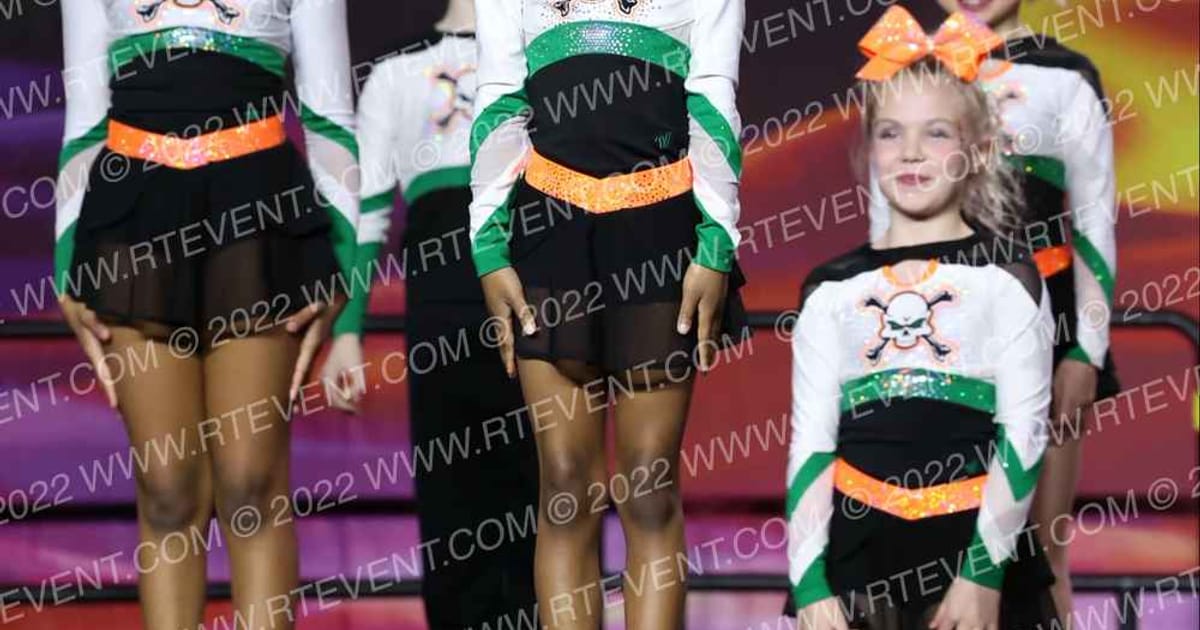Iowa Elite Cheer of MN RIOT · GLCC Grand Nationals Halls