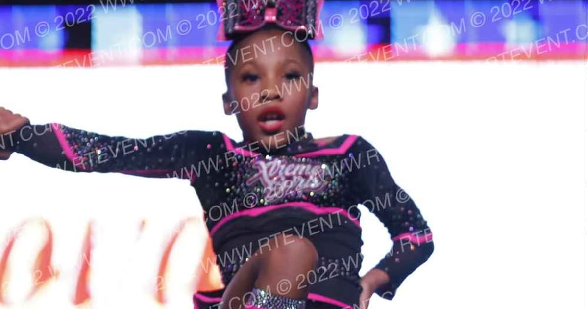The Xtreme Girls Material Girls · The American Royale Sevierville Nationals DIDII