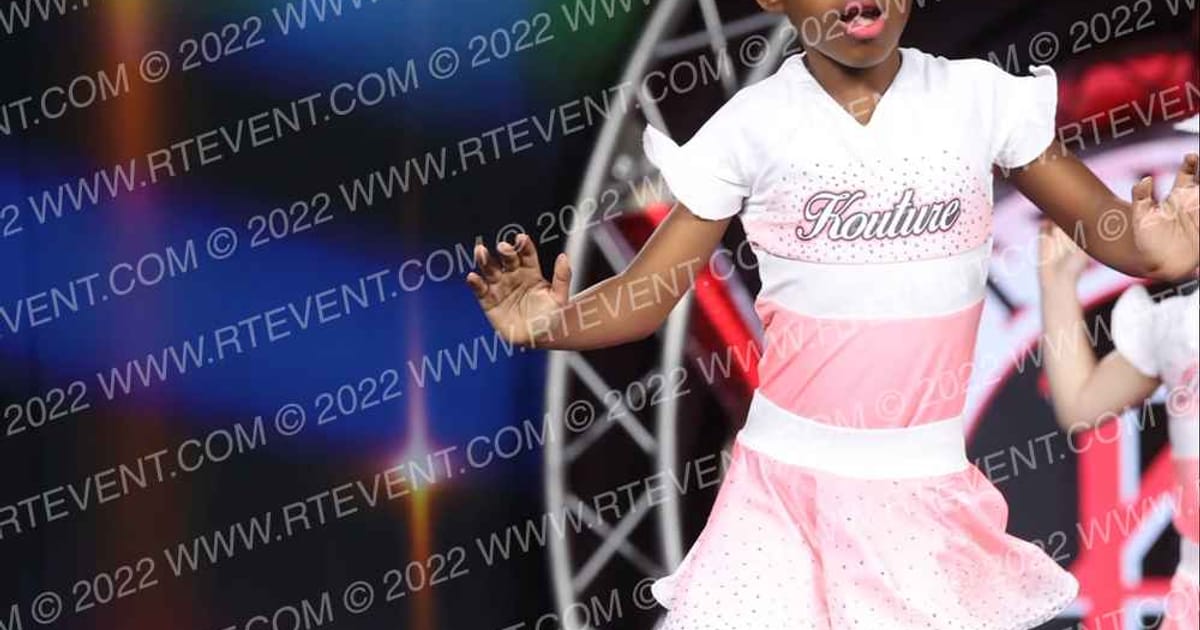 Kouture Level Athletics Lil'Ladies · Glow Tour Chicago