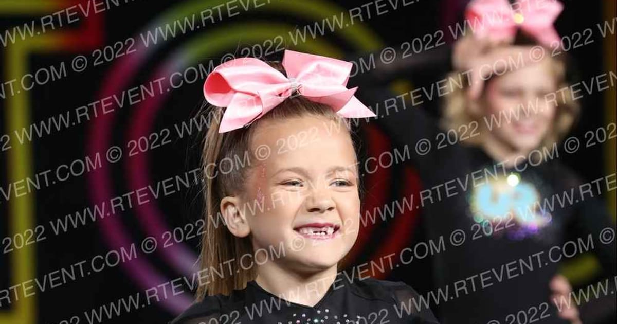 Ultimate Revolution Athletics GLAMOUR GIRLS · Glow Tour Chicago