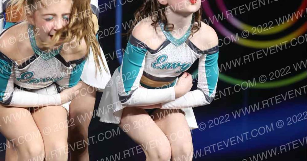 Envy Elite Cheerleading Sweethearts · Glow Tour Chicago