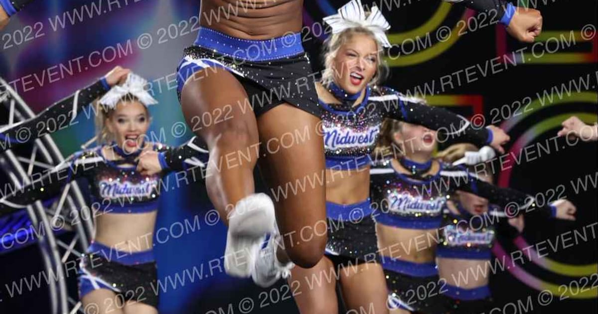 Midwest Cheer Elite Toledo Lady Suns · Glow Tour Chicago