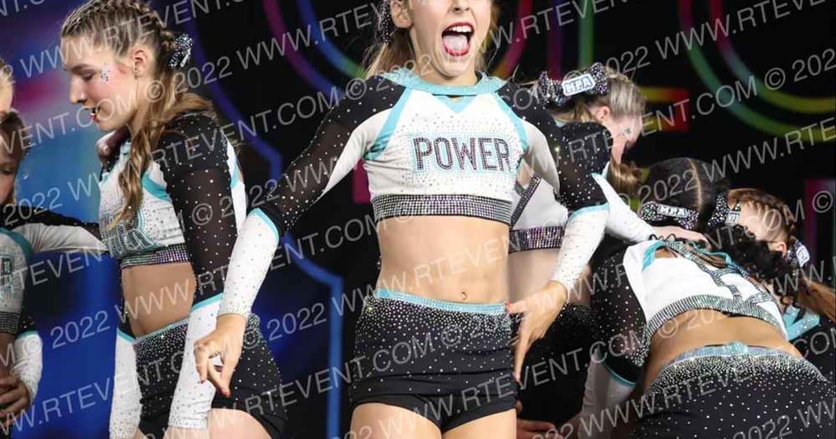 Minnesota Power Athletics Stunnerz · Glow Tour Chicago