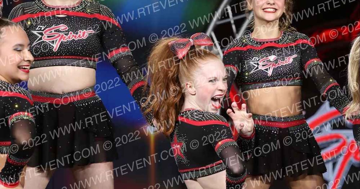 Chippewa Valley Spirit All Stars Shining Stars · Glow Tour Chicago
