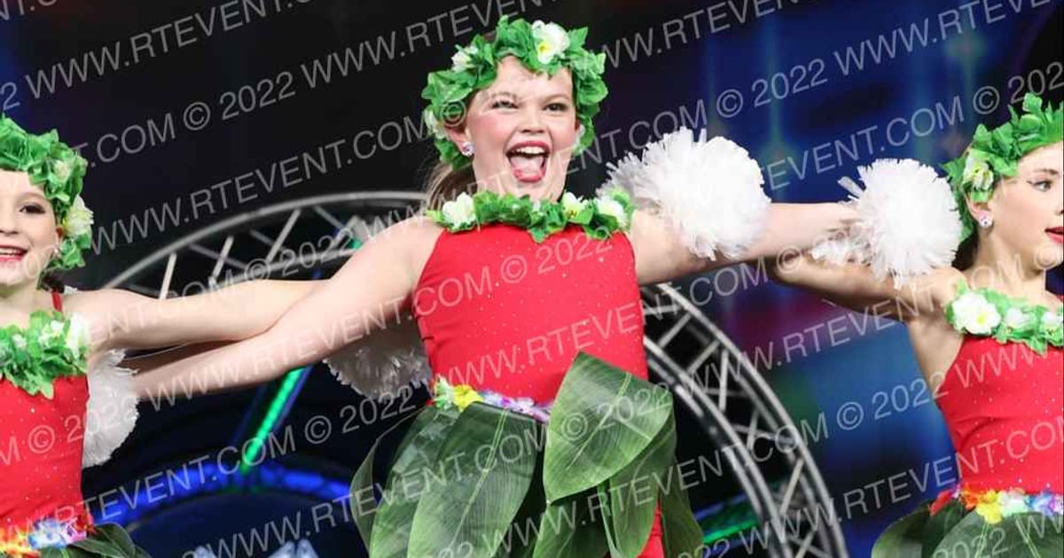 MCE Cleveland Youth Pom · Glow Tour Chicago