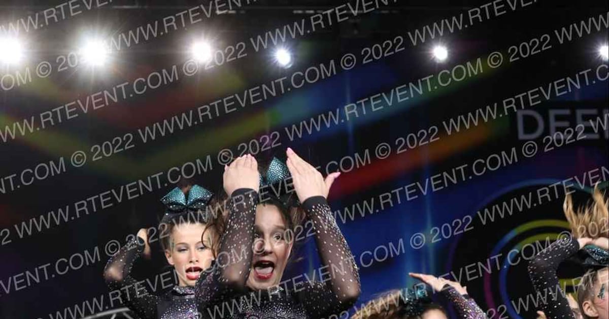 Iconic Allstars Miss Icons · Glow Tour Chicago