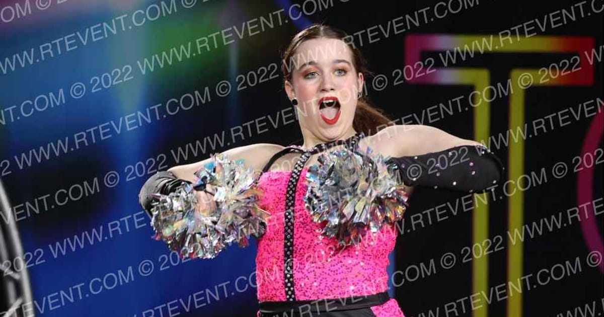MCE Cleveland Sr Pom · Glow Tour Chicago