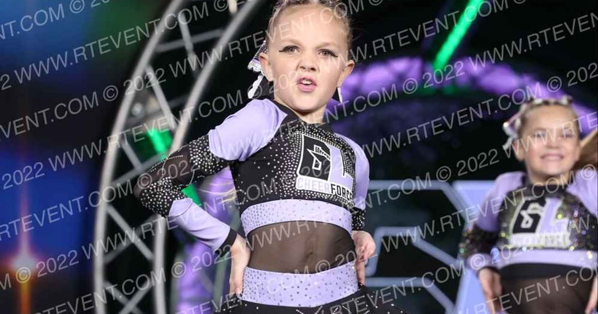 Great Lakes Cheer Force Harmony · Glow Tour Chicago