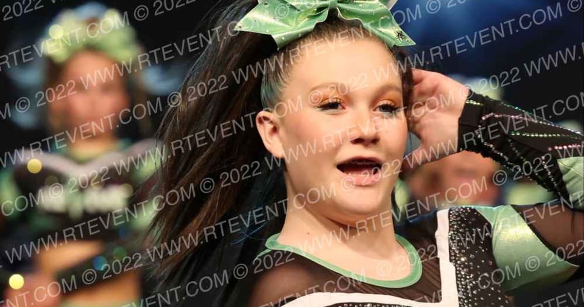 Revive Cheer Athletics Sirens · Vegas Crown