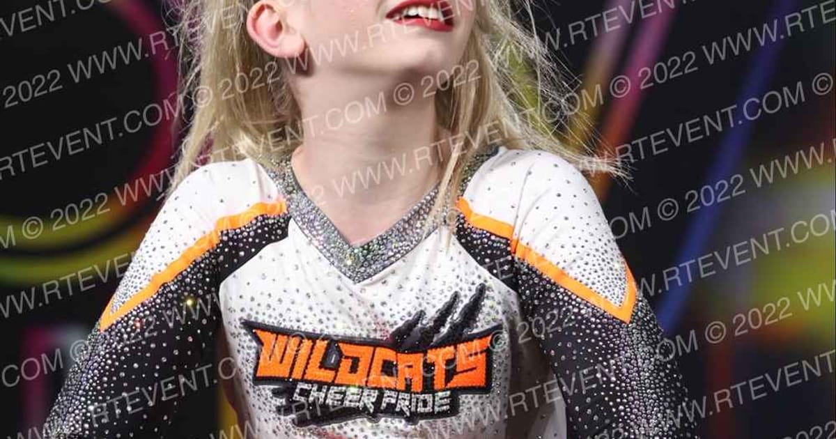 WILDCATS Cheer Pride P3ARLS · Glow Tour Chicago