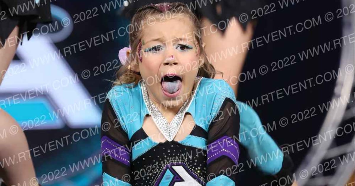 Legacy Athletics - WI Pink Pirates · Glow Tour Chicago