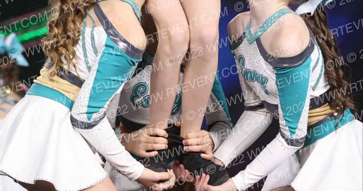 Envy Elite Cheerleading Sweethearts · Glow Tour Chicago