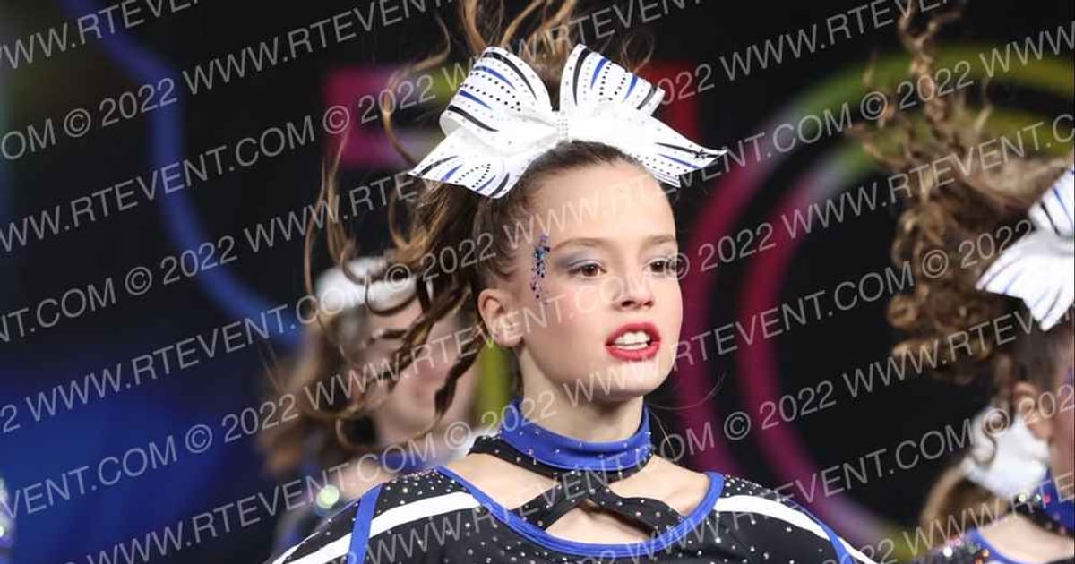 Midwest Cheer Elite Toledo Solar · Glow Tour Chicago
