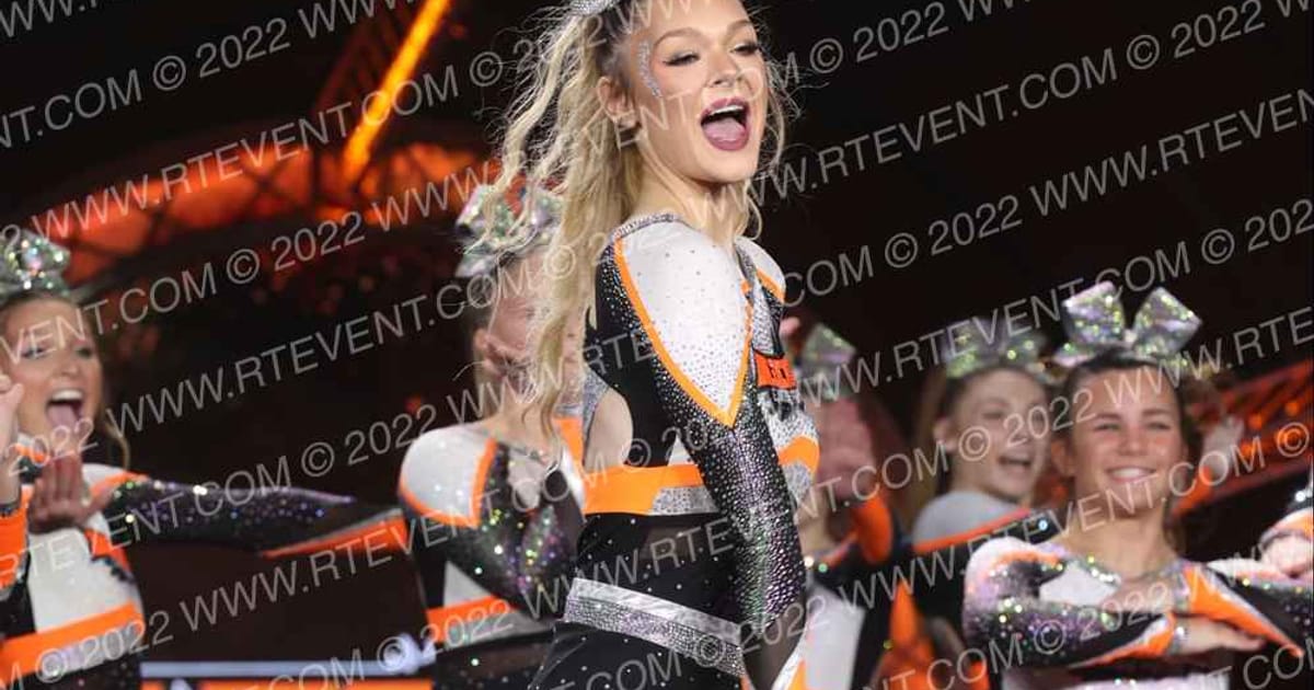 WILDCATS Cheer Pride C4TSEYE · Glow Tour Chicago