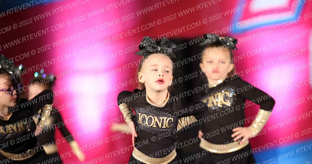 Iconic Cheerleading Glitter Girls · Aloha Syracuse Showdown DIDII correct