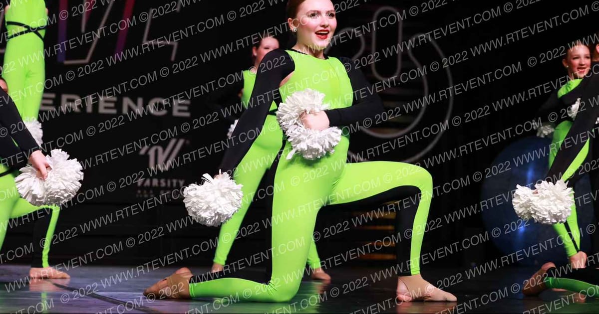 Ultimate Dance & Cheer Junior Large Pom · GROOVE Dance Grand Nationals
