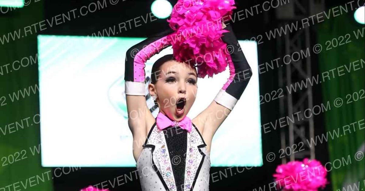 Star Performance Centre Mini Large Pom · CSG Dance Grand Nationals