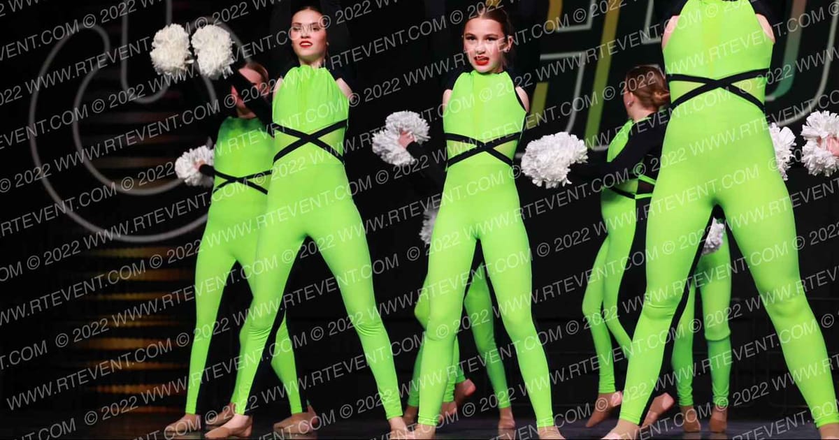 Ultimate Dance & Cheer Junior Large Pom · GROOVE Dance Grand Nationals