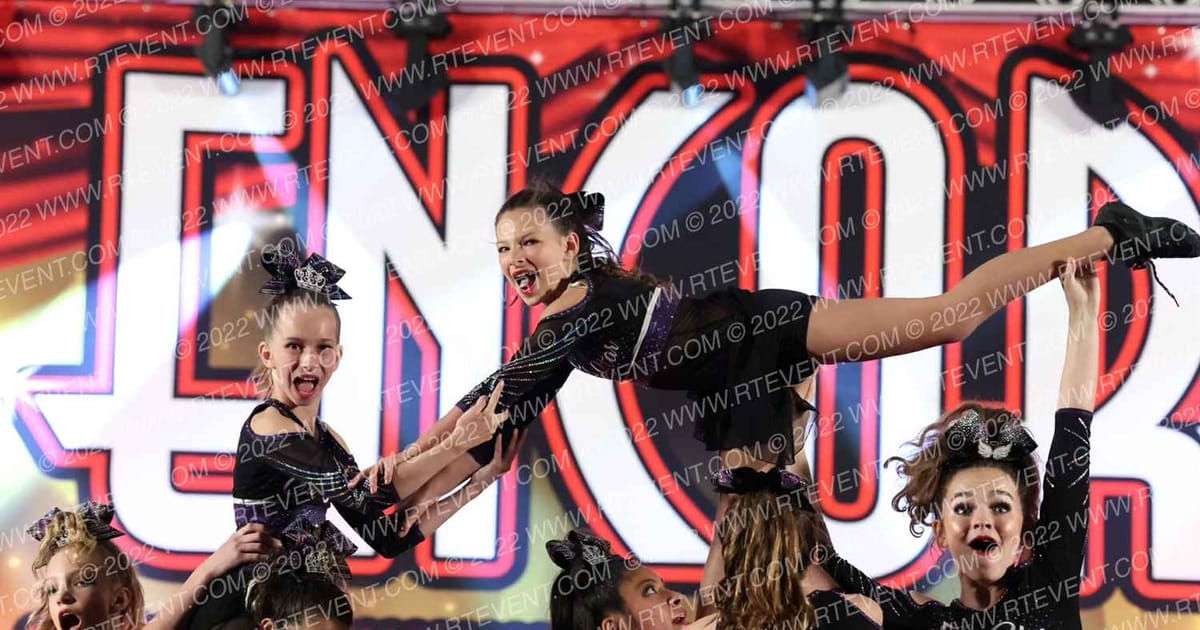Cal-Star Elite Cheer Twilight · Encore Santa Clara DIDII