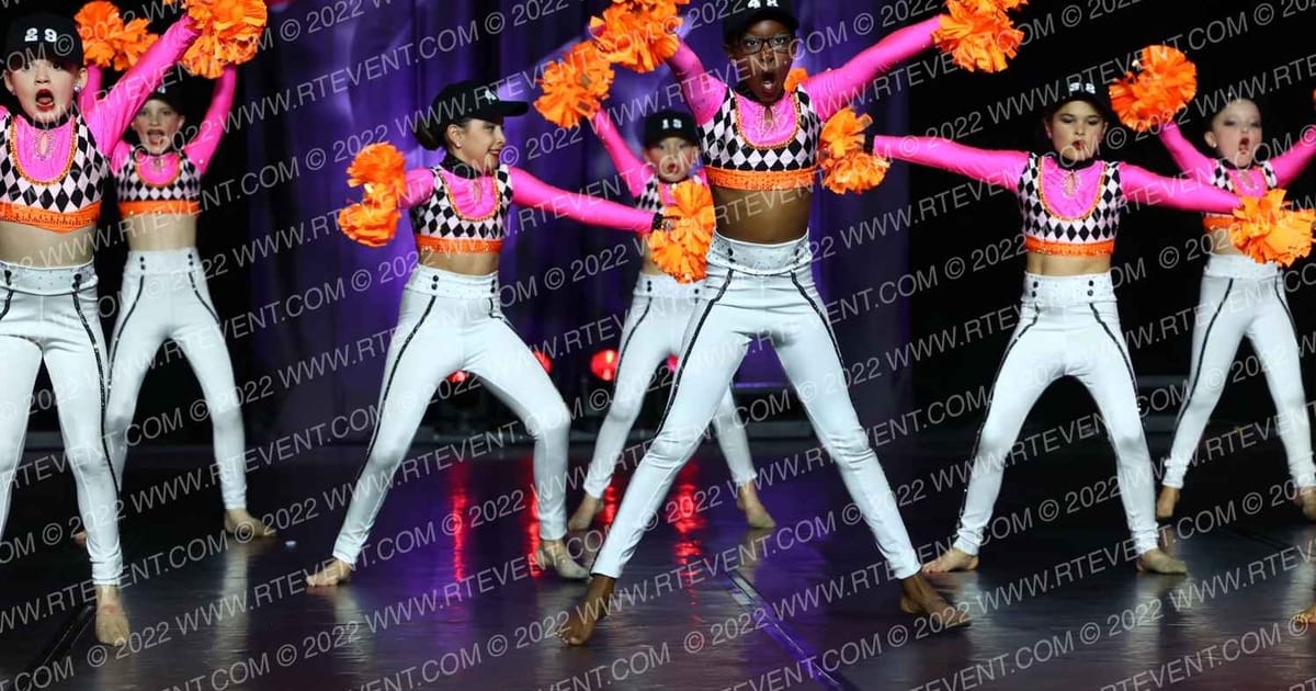 Dance Dynamics Mini Elite Large Pom · Just Dance Houston