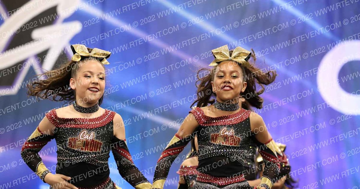 Cali Knockout Cheer Golden Gloves · GlobeX