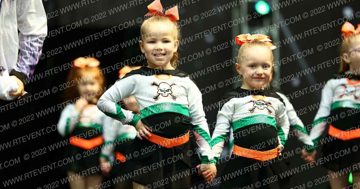 Iowa Elite Cheer - Des Moines Swifties · The US Finals Des Moines