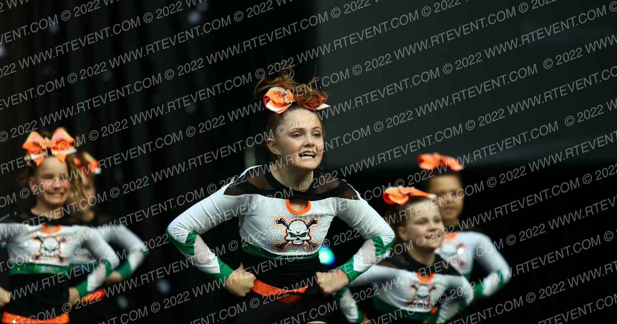 Iowa Elite Cheer - Des Moines Slashers · The US Finals Des Moines
