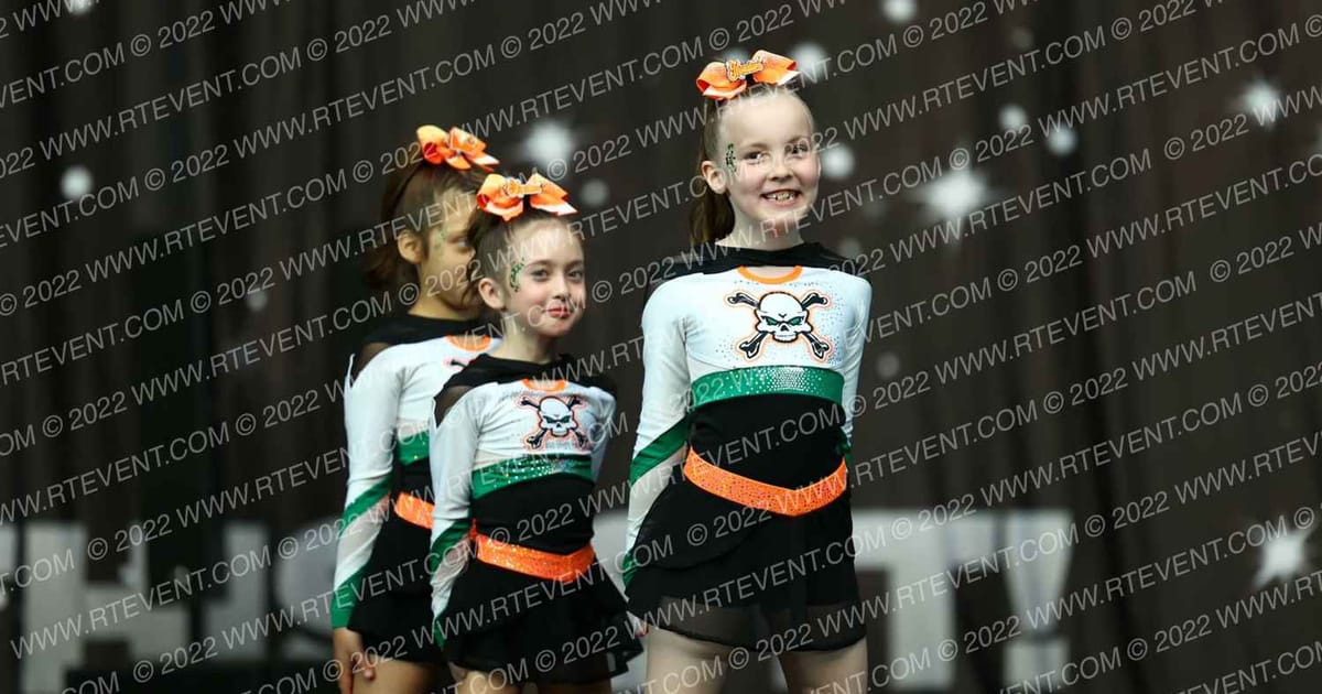 Iowa Elite Cheer - Des Moines Monsters · The US Finals Des Moines