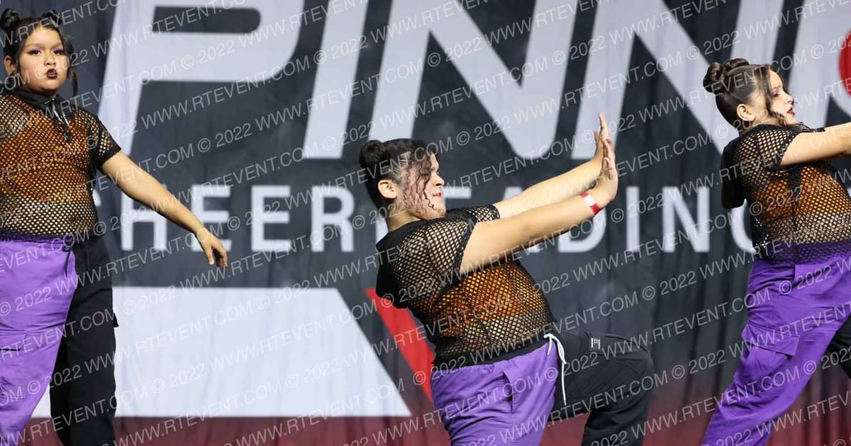 1ST IMPRESSION GIZMO · The Pinnacle Cheerleading Championship