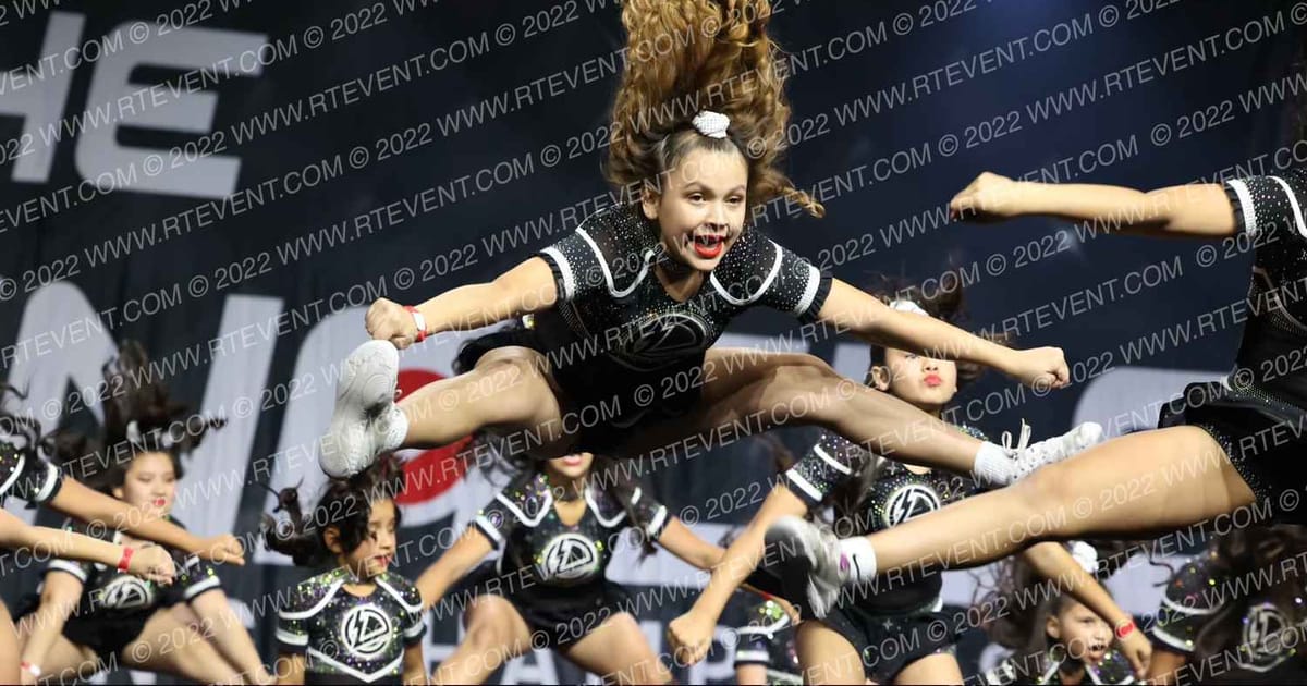 LIGHTNING ELITE STARSTRUCK · The Pinnacle Cheerleading Championship