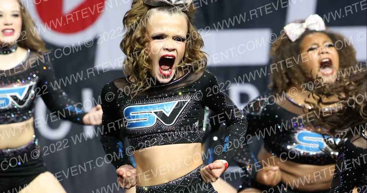 SIERRA VISTA ELITE SMOKE · The Pinnacle Cheerleading Championship