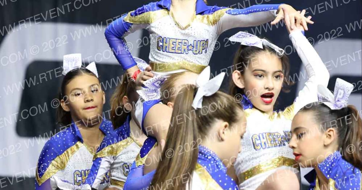 CHEER UP BLIZZARDS · The Pinnacle Cheerleading Championship