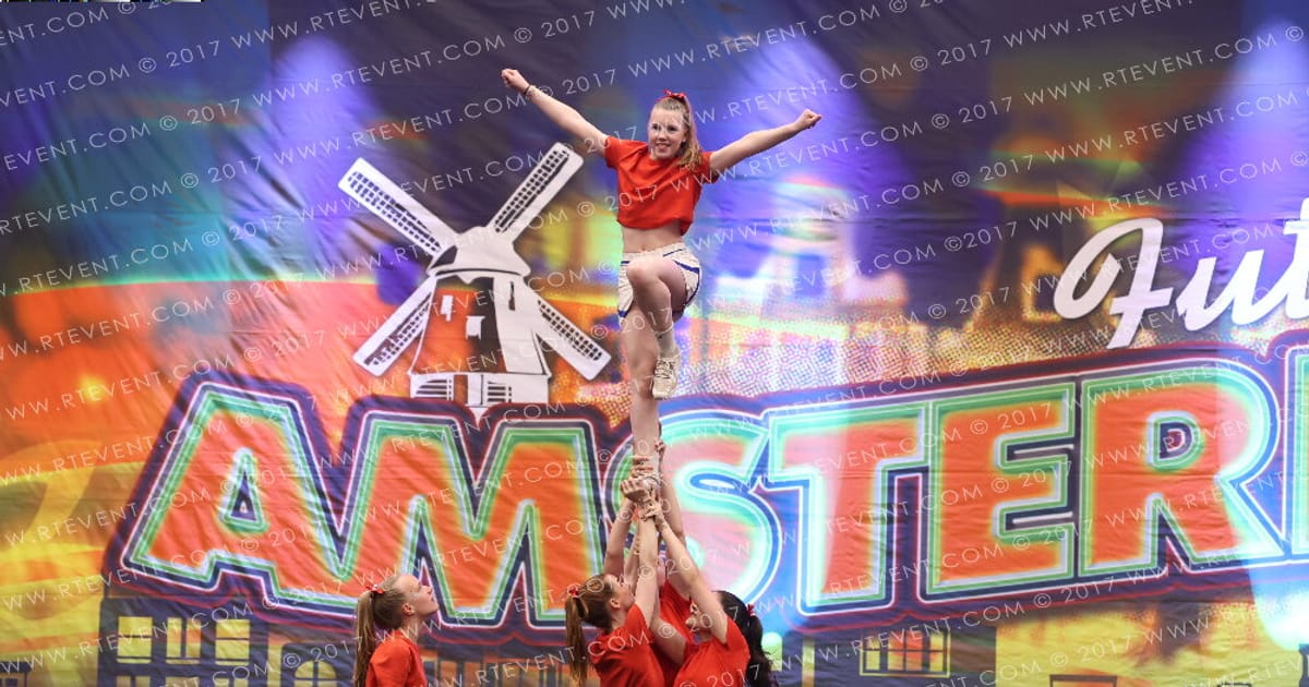 Blue Wolves Cheerleading Lightning McQueens · FC Amsterdam