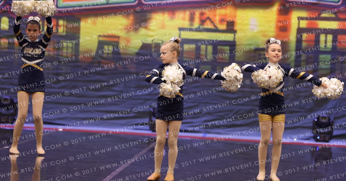 Hikari Dance Team Youth Pom · FC Amsterdam