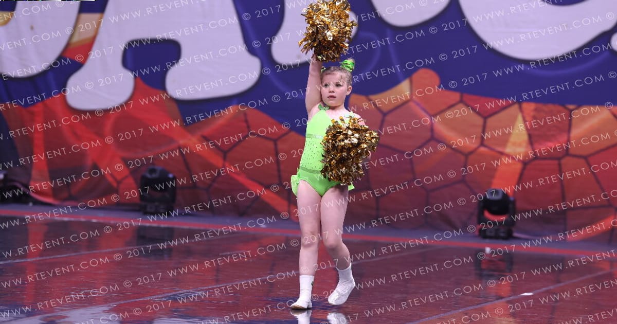 East Coast Warriors cheer and dance Vienna Burton · FC Barcelona